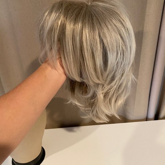 Gray Shag Bob Wig‎ 14” Short Layered Wavy Synthetic Hairpiece - Picture 7 of 8